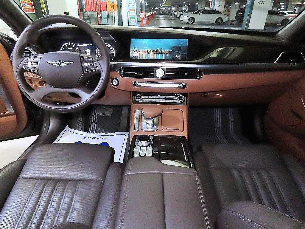 Genesis G90 - Vista 10