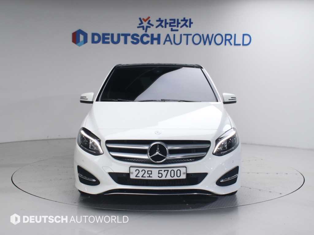 Mercedes Benz B Class (MY B) - Vista 3