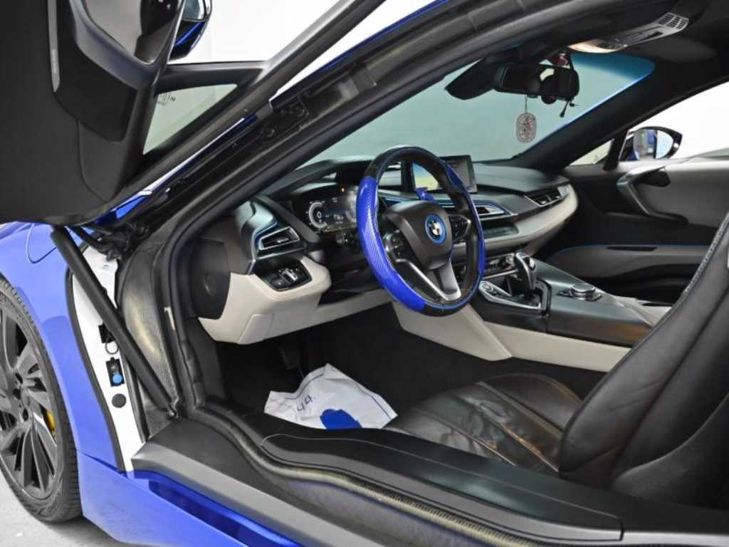 BMW i8 - Vista 11