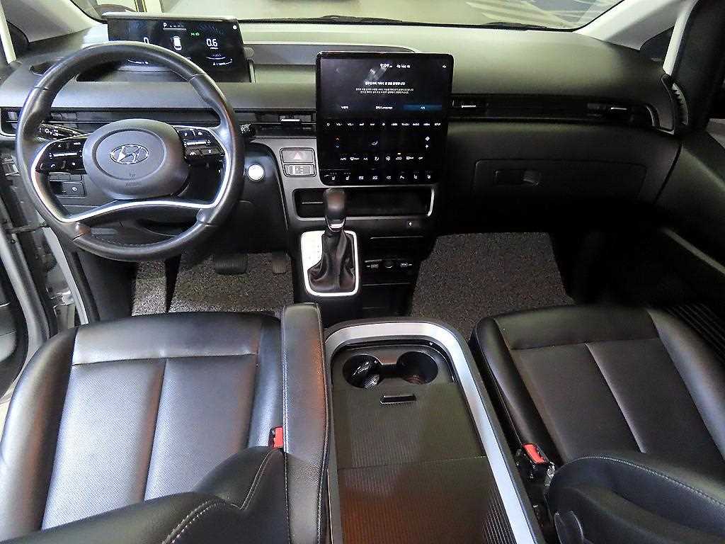 HYUNDAI Staria - Vista 10