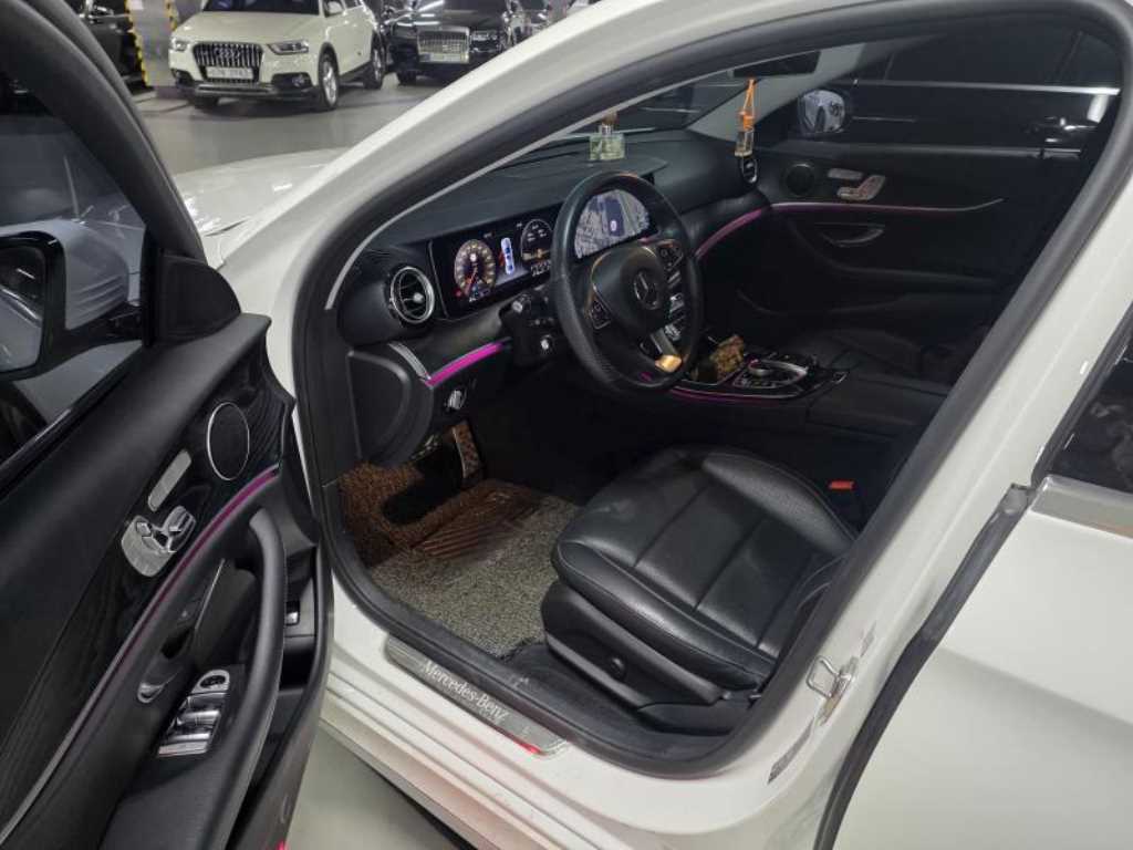 Mercedes Benz E class - Vista 7