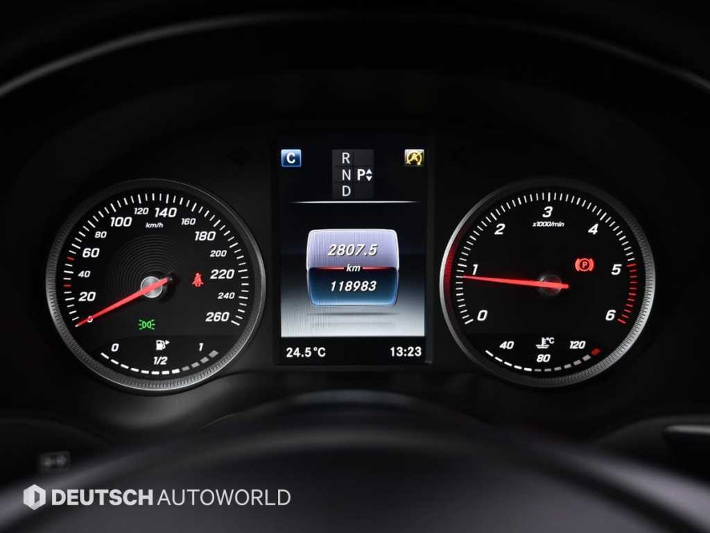 Mercedes Benz C Class - Vista 8