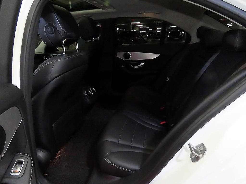 Mercedes Benz C Class - Vista 7
