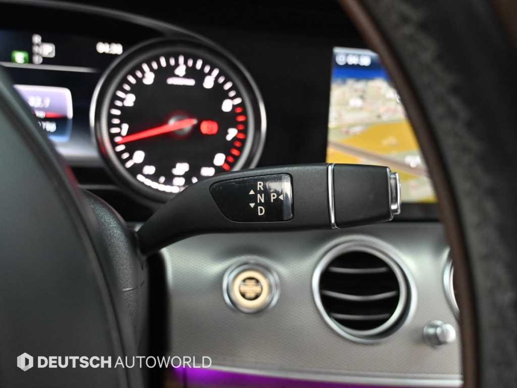 Mercedes Benz E class - Vista 9