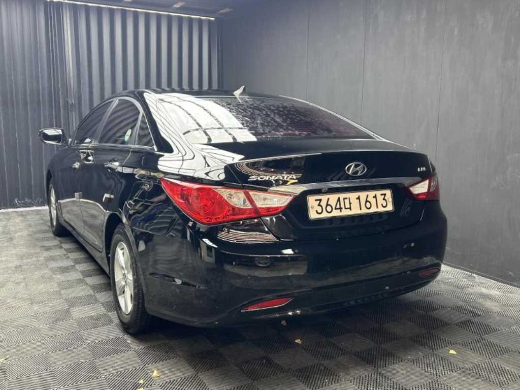 HYUNDAI Sonata - Vista 4