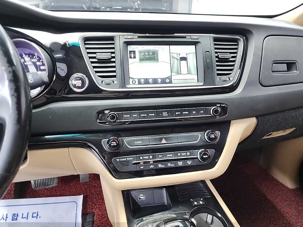 KIA Carnival - Vista 10