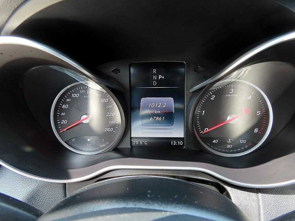 Mercedes Benz C Class - Vista 9