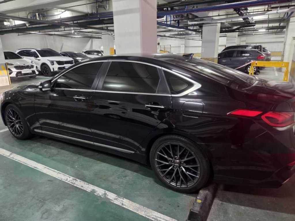 HYUNDAI Genesis - Vista 3
