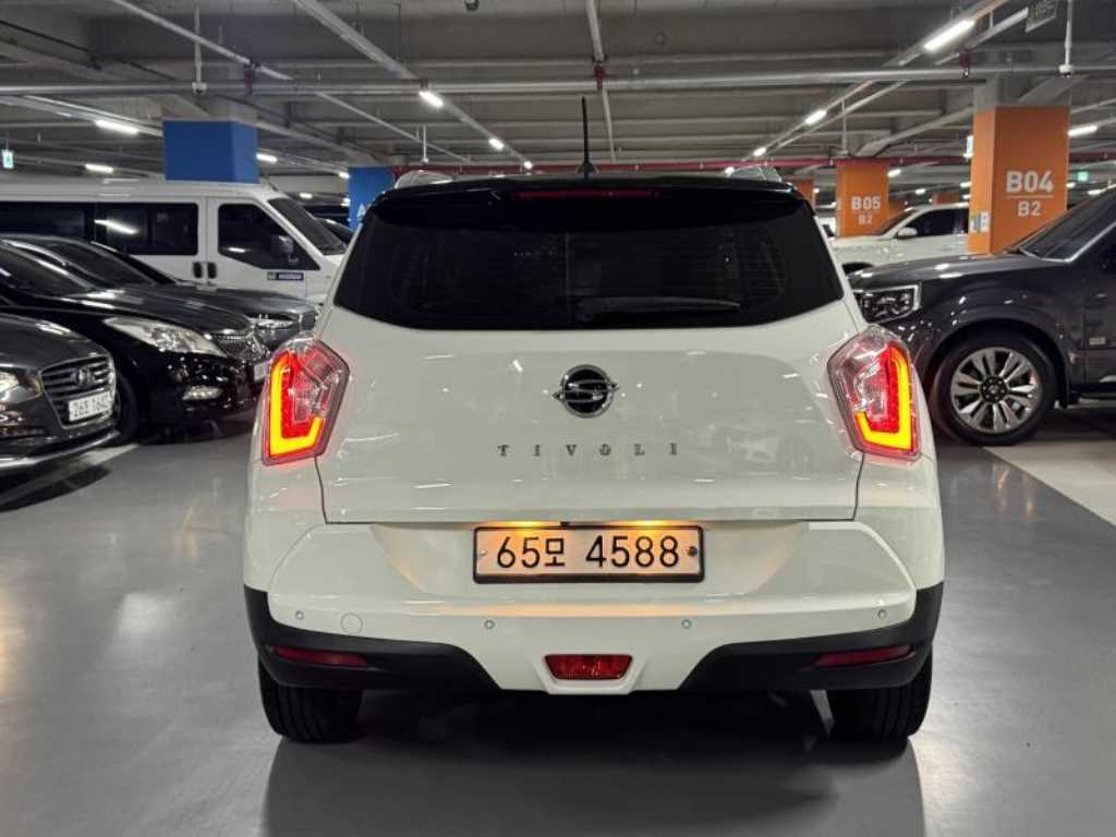 Ssangyong Tivoli - Vista 4