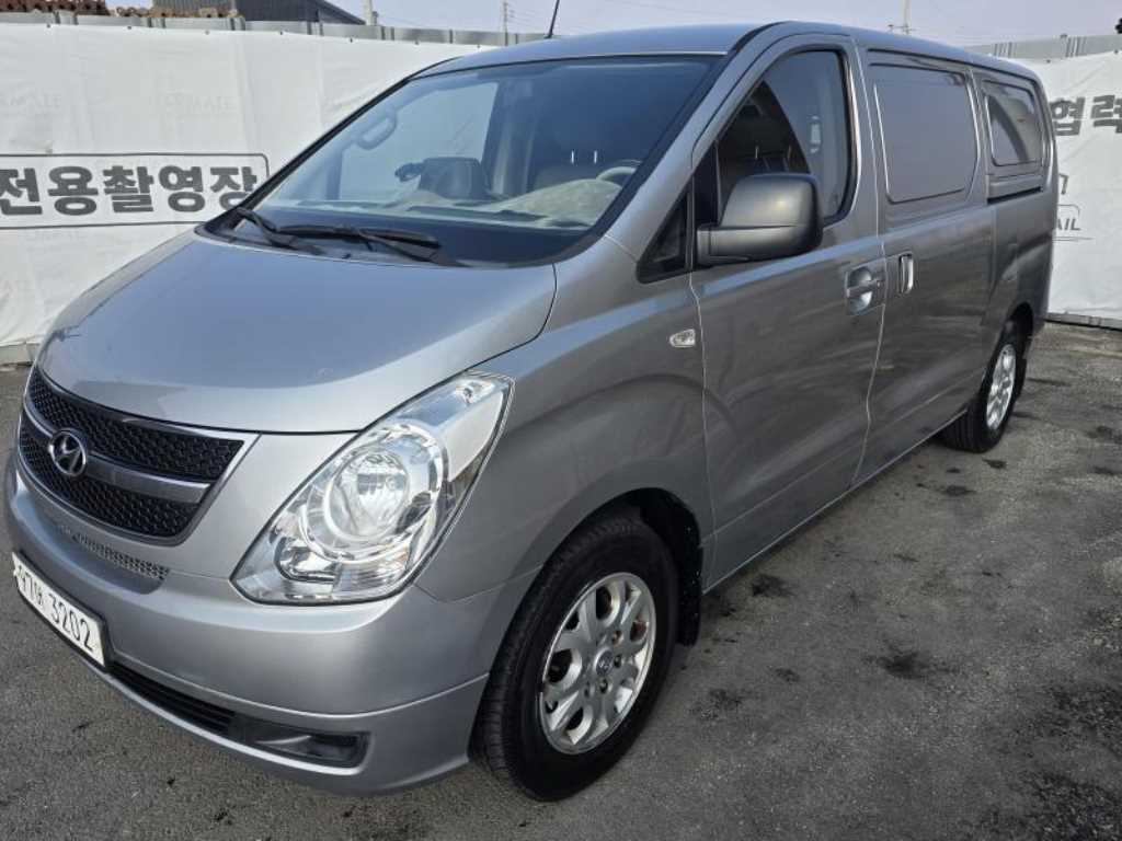 HYUNDAI Starex - Vista 2