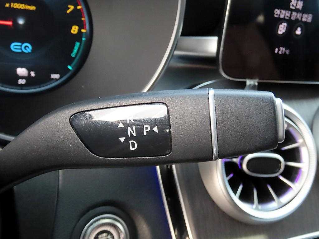 Mercedes Benz GLC Class - Vista 11