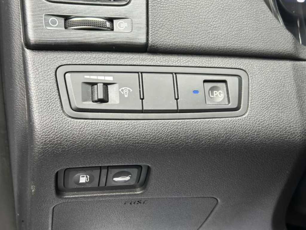 HYUNDAI Sonata - Vista 11