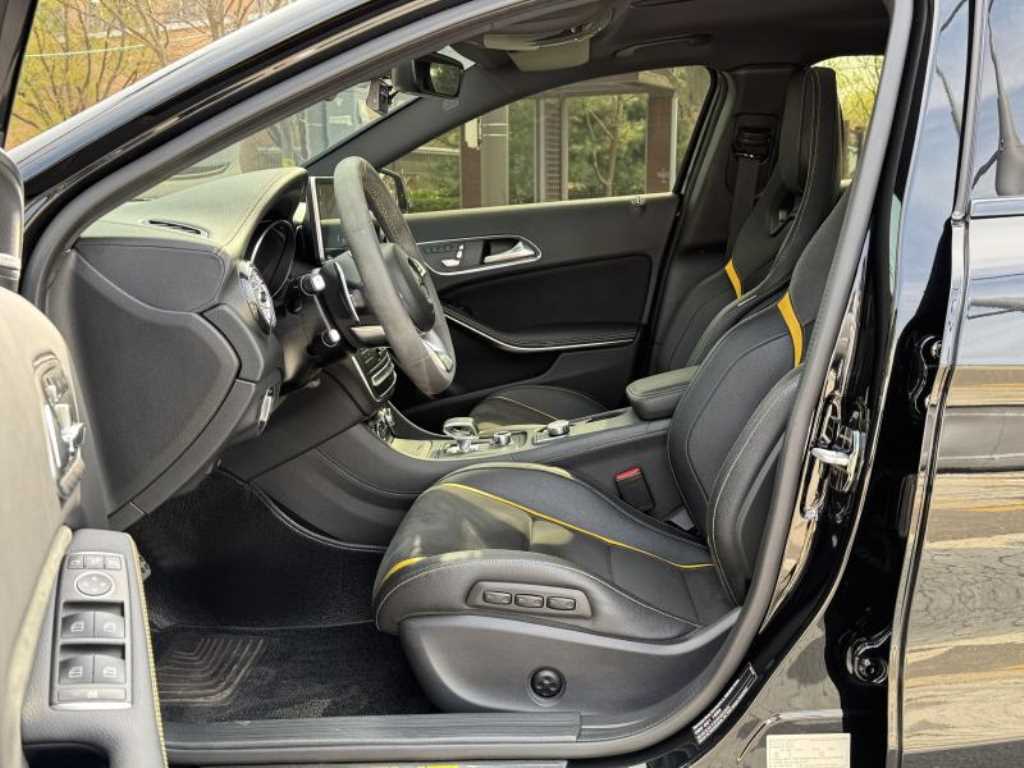 Mercedes Benz GLA Class - Vista 10