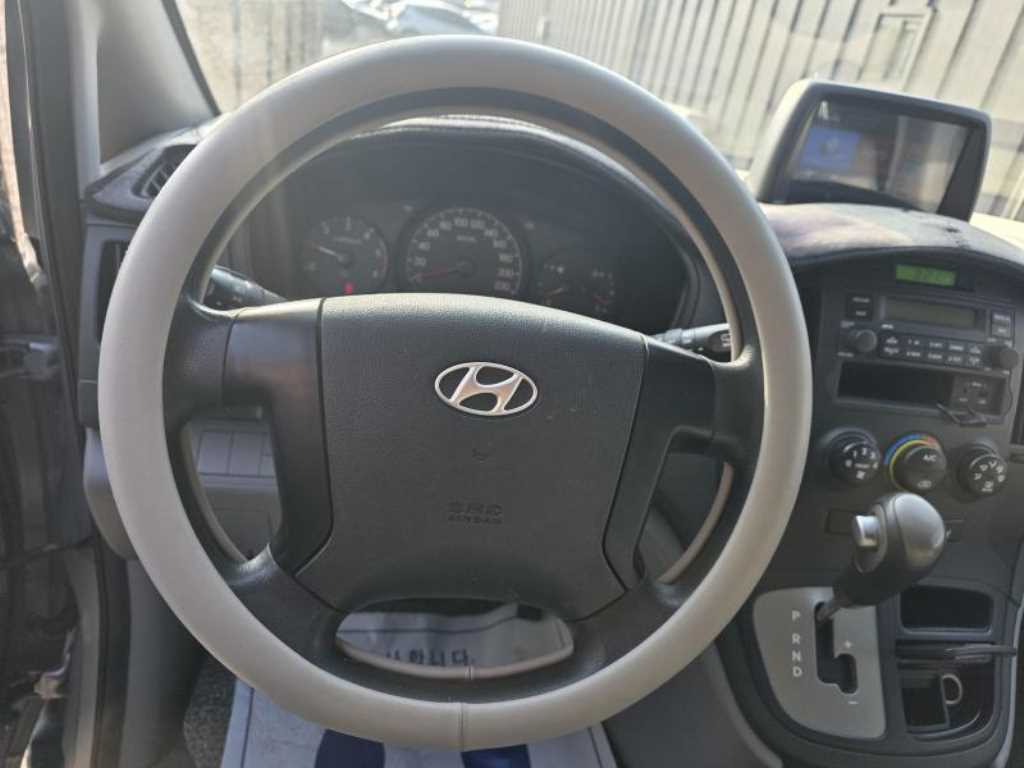 HYUNDAI Starex - Vista 7