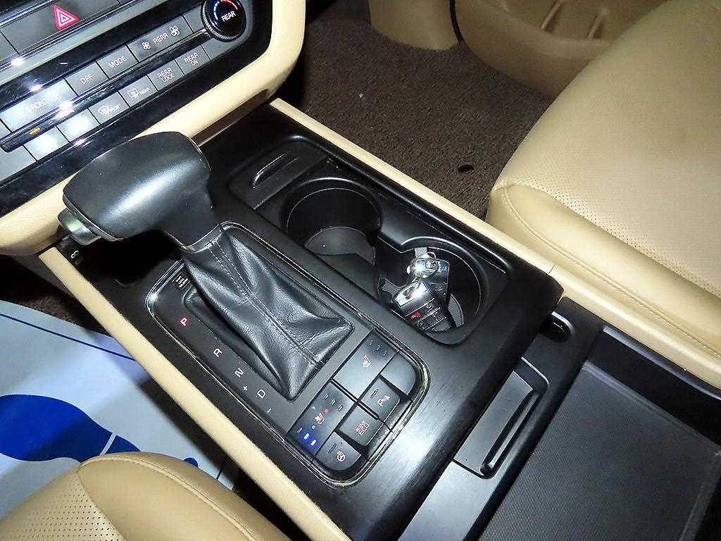 KIA Carnival - Vista 12