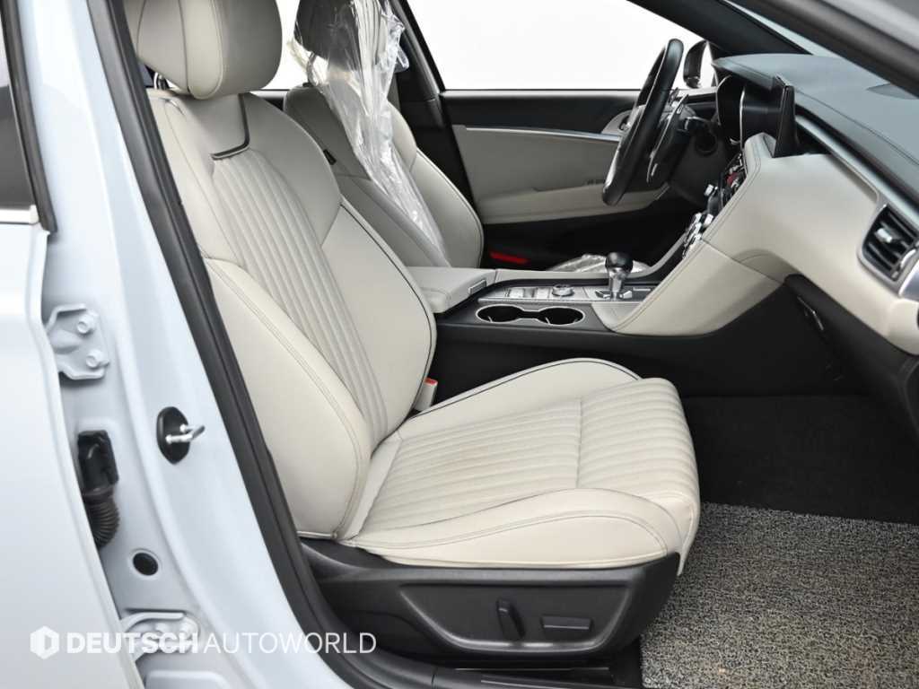 Genesis G70 - Vista 10