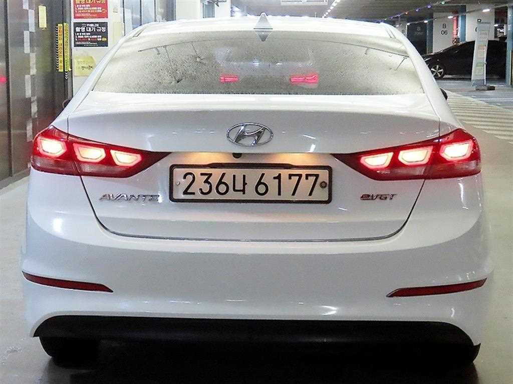HYUNDAI Avante - Vista 5