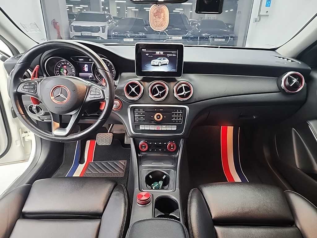 Mercedes Benz GLA Class - Vista 7