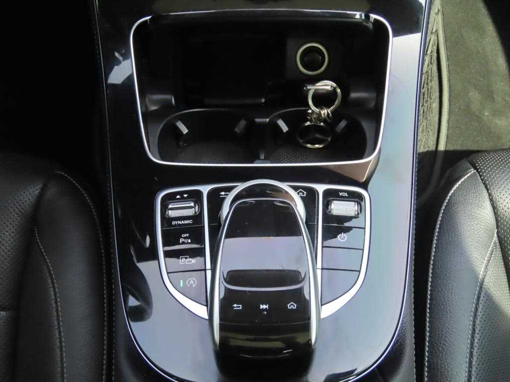 Mercedes Benz E class - Vista 12