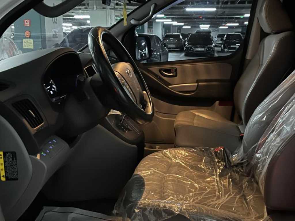 HYUNDAI Starex - Vista 7