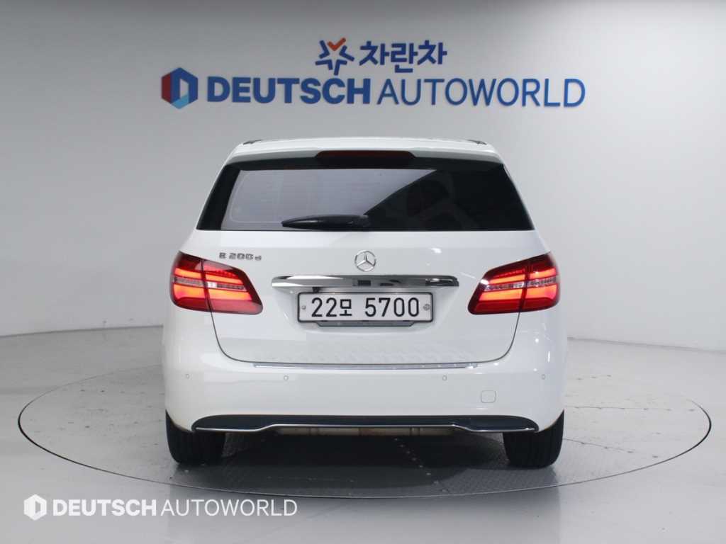 Mercedes Benz B Class (MY B) - Vista 4