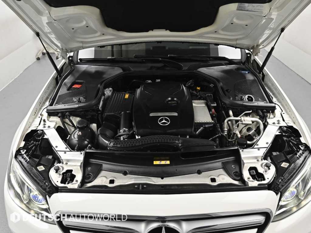 Mercedes Benz E class - Vista 6