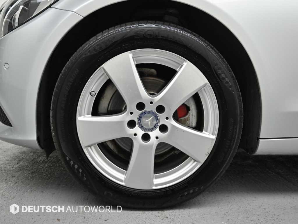 Mercedes Benz C Class - Vista 5