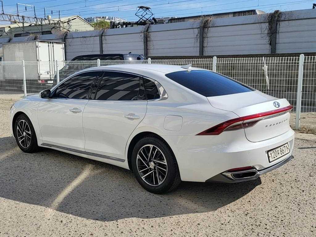 HYUNDAI Grandeur - Vista 3
