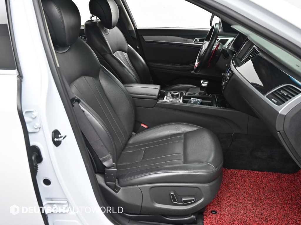 HYUNDAI Genesis - Vista 10