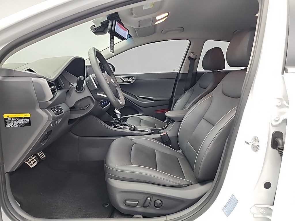 HYUNDAI Ioniq - Vista 11