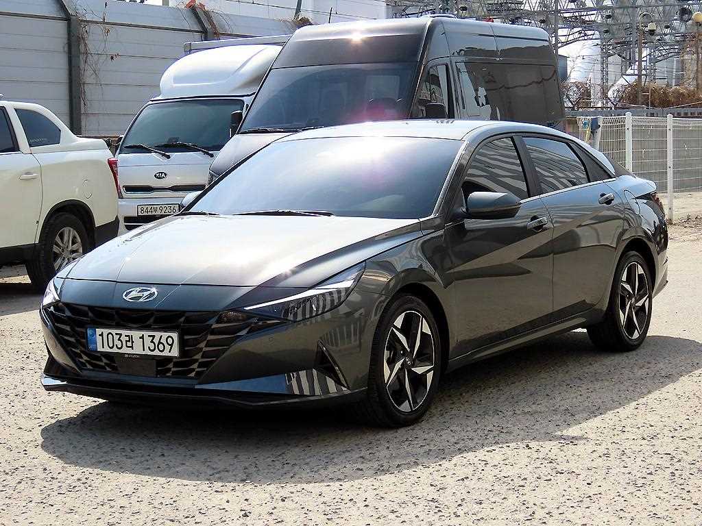 HYUNDAI Avante - Vista 2