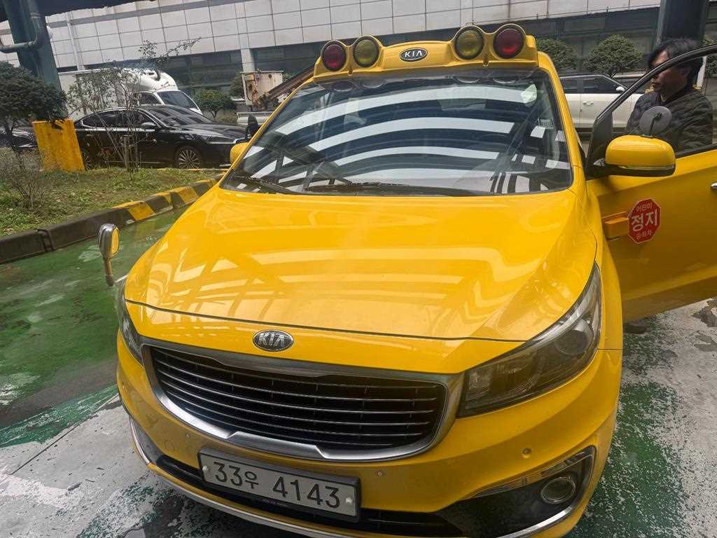 KIA Carnival 2017 Amarillo - Importación desde Corea - HF Imports Iquique - Foto 1