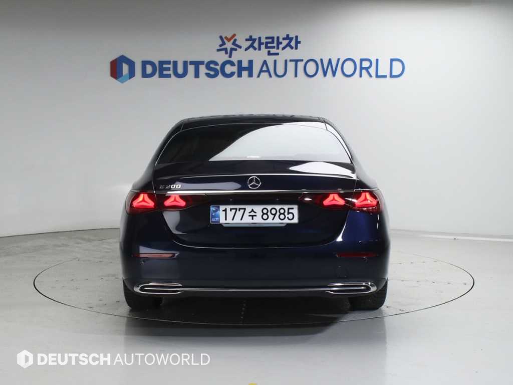 Mercedes Benz E class - Vista 4