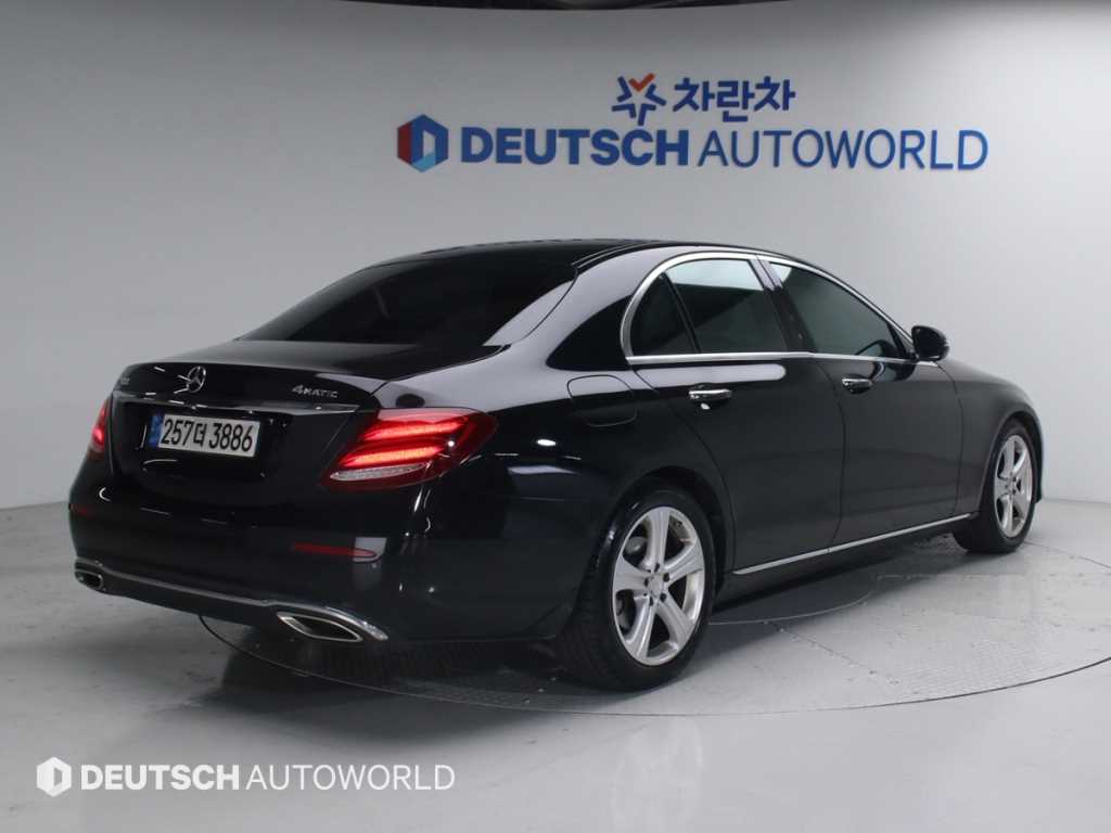 Mercedes Benz E class - Vista 2