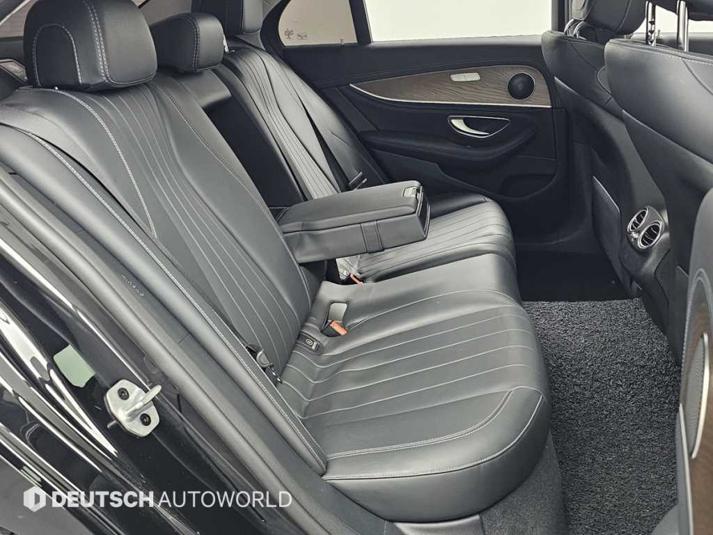 Mercedes Benz E class - Vista 12