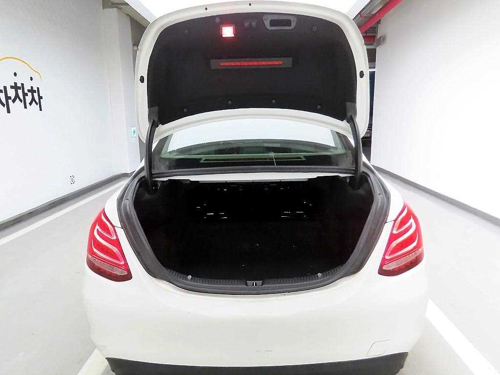 Mercedes Benz C Class - Vista 5