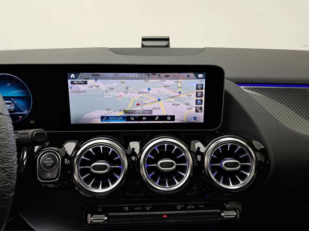 Mercedes Benz GLA Class - Vista 9