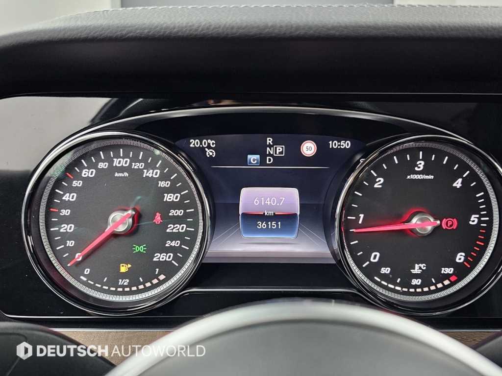 Mercedes Benz E class - Vista 8