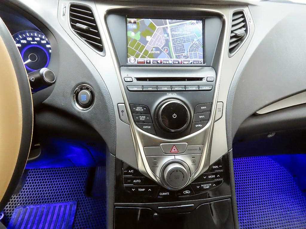 HYUNDAI Grandeur - Vista 10