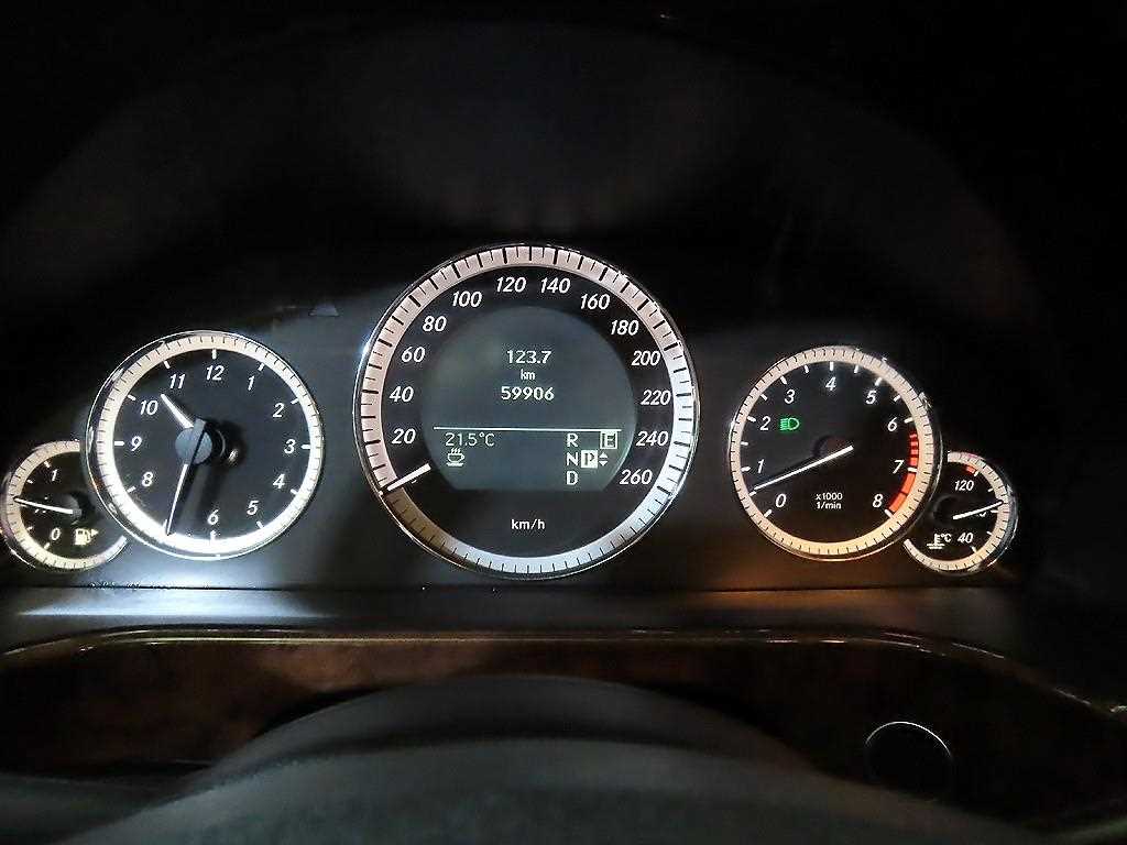 Mercedes Benz E class - Vista 9