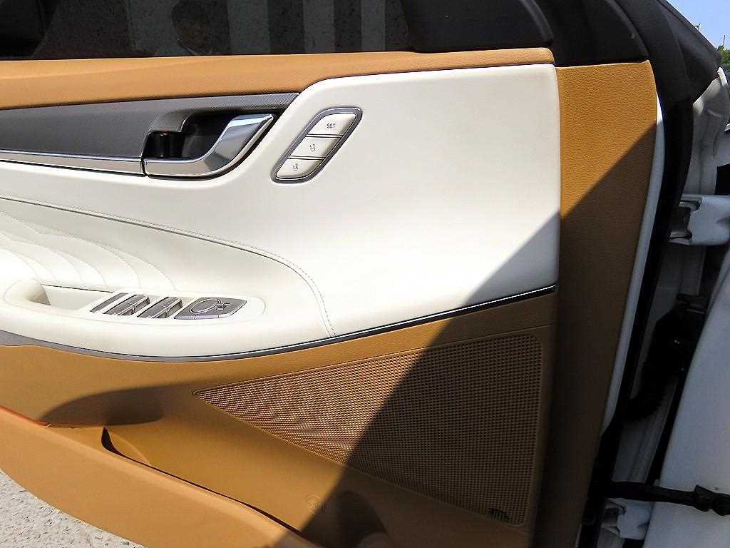 HYUNDAI Grandeur - Vista 11