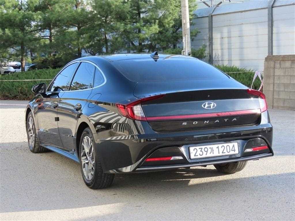 HYUNDAI Sonata - Vista 3