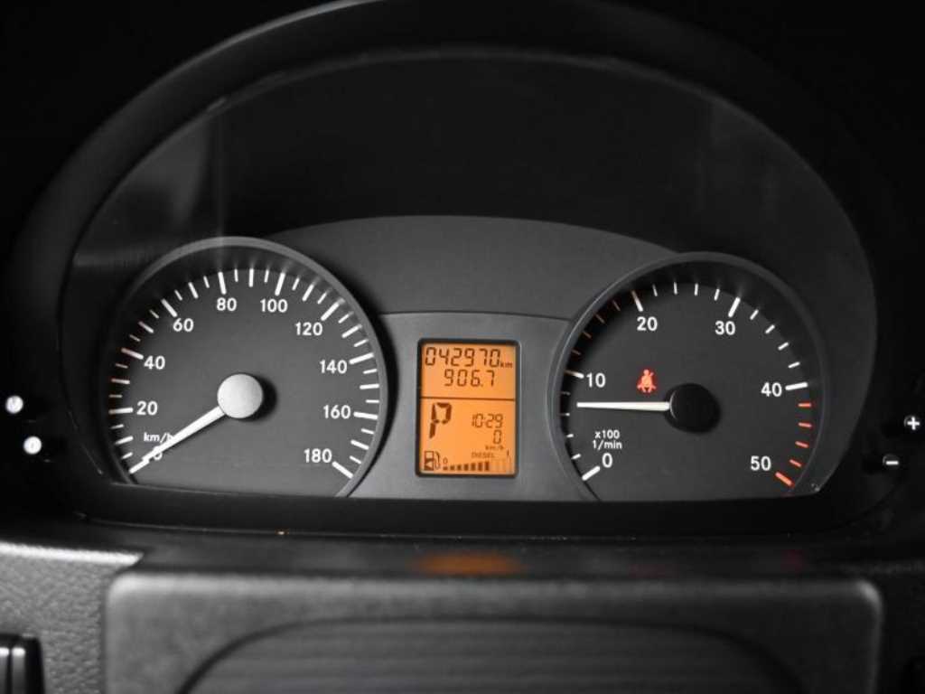 Mercedes Benz Sprinter - Vista 8