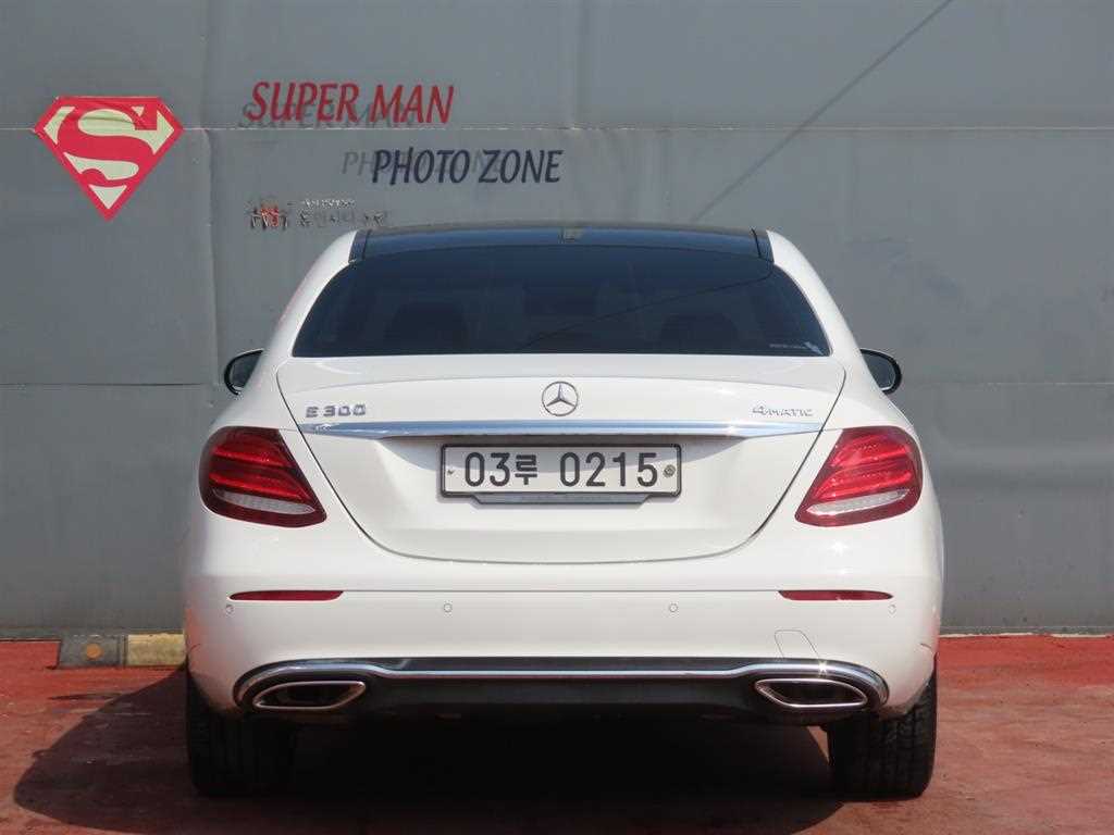 Mercedes Benz E class - Vista 4