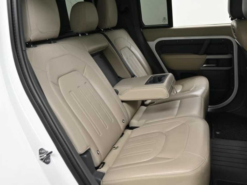 Land Rover Defender - Vista 12