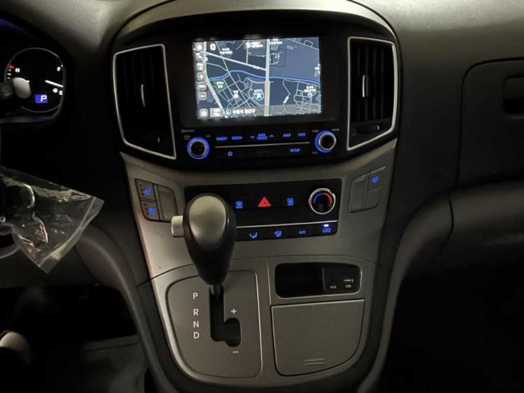 HYUNDAI Starex - Vista 11