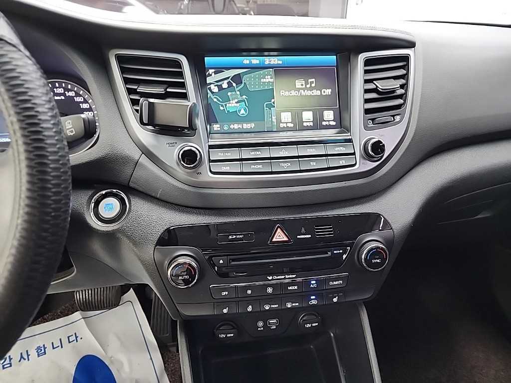 HYUNDAI Tucson - Vista 10