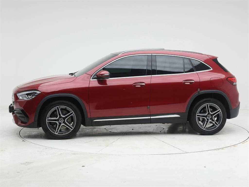 Mercedes Benz GLA Class - Vista 3