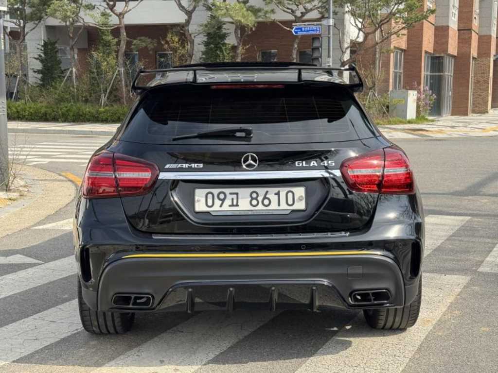 Mercedes Benz GLA Class - Vista 4