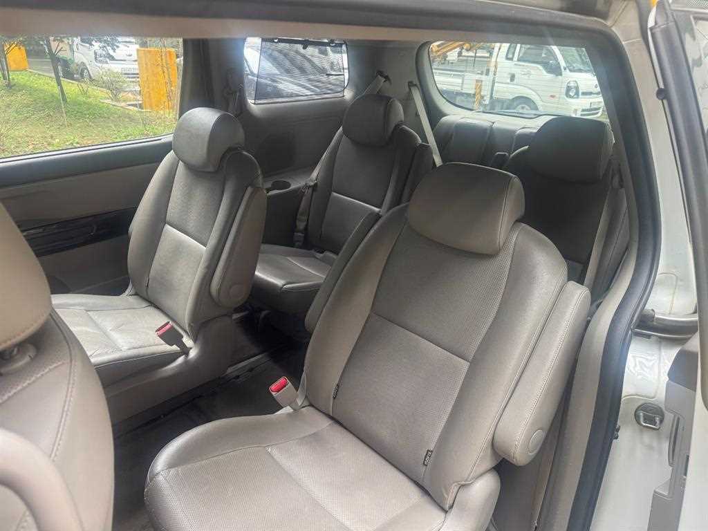 KIA Carnival - Vista 7